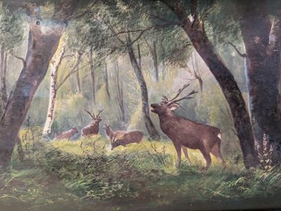 un tableau représentant un cerf dans les bois en compagnie d'autres animaux