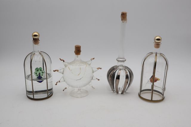 Quatre petits flacons