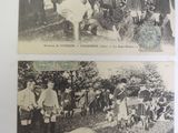 deux vieilles photos en noir et blanc représentant un groupe de personnes dans un champ