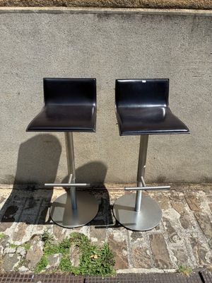 LAPALMA. Paire de tabourets de bar contemporain à piètement …