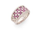 une bague en saphir rose et diamant