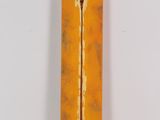 une peinture représentant une fleur dans un vase sur fond orange