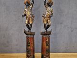 paire de figurines anciennes en bronze représentant une femme et un homme