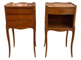paire de tables de chevet de style français avec tiroirs et étagères