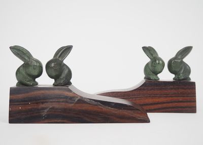 Paire de serre-livres de style Art Déco en bronze et bois à … - Photo 1