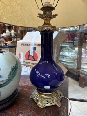Pied de lampe en porcelaine bleu roi et monture en bronze doré - H: 40 - Photo 1