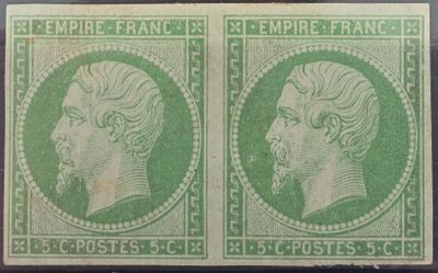 une paire de timbres représentant les visages d'un homme et d'une femme