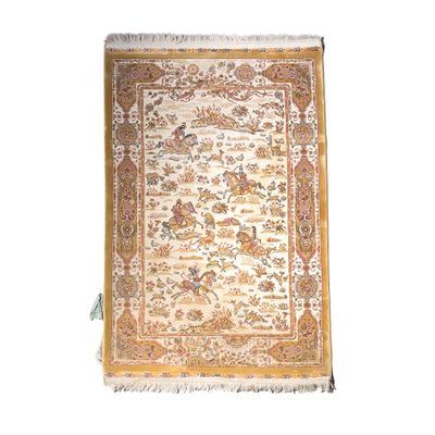 une image représentant un grand tapis oriental sur fond blanc