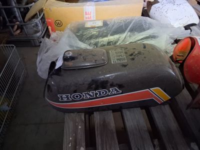 Réservoir HONDA CB 125 TWIN Propre