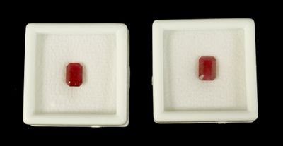 RUBIS. Lot de deux rubis en taille rectangulaire totalisant …
