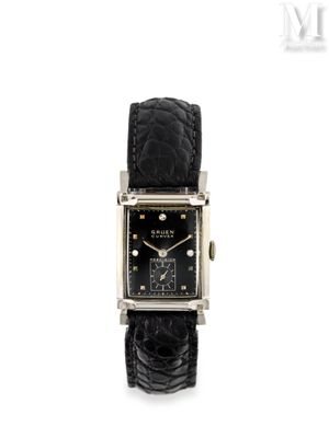 une photo d'une montre noire et argentée dont le cadran est orné de diamants