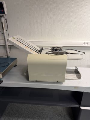 a machine that is sitting on a desk in a room