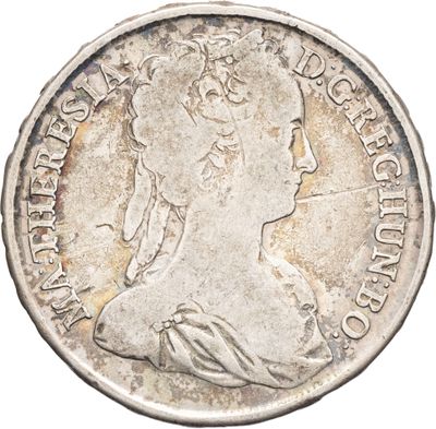 gros plan d'une pièce de monnaie sur fond blanc