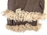 un sac en papier brun avec des traces blanches dessus