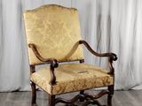 une image représentant une chaise dont l'assise est recouverte d'un tissu jaune