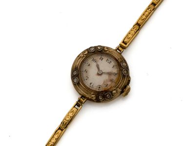 Montre bracelet de dame en or 750 millièmes, boîtier de form…