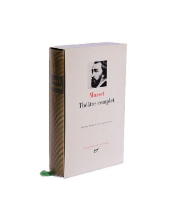 l'image d'un livre sur lequel figure le visage d'un homme