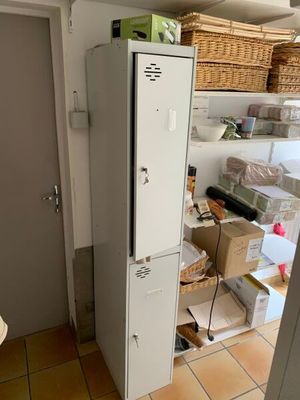 Casier salarié, à 2 portes. 1 porte manquante.