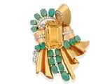 une broche en émeraudes et diamants, signée Van Cleef