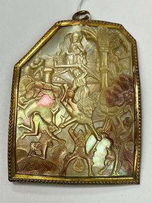 Bas relief en nacre gravée ,cerclage cuivre , à décor de scè…