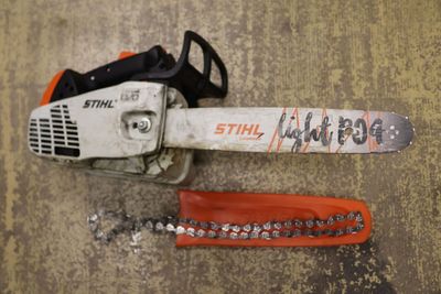 a chainsaw that is laying on the ground