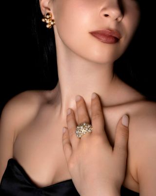 Chanel Collection "Baroque" Bague jonc bombée en or jaune 18…