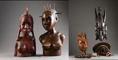Plusieurs sculptures de formes et de tailles variées sont exposées sur une table