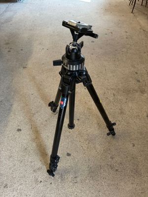 a tripod with a camera on it in the middle of a room