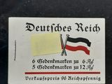 un autocollant à l'arrière d'une voiture sur lequel figure un drapeau allemand