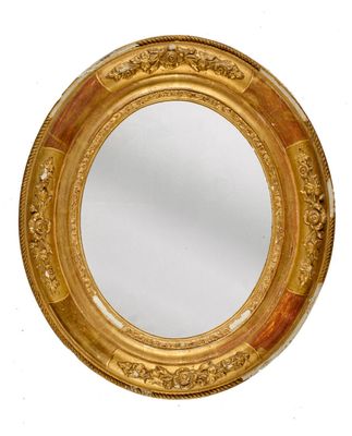 un miroir rond avec un cadre doré sur fond blanc