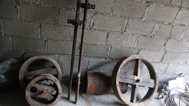 Quatre poulies bois pour tour moulin