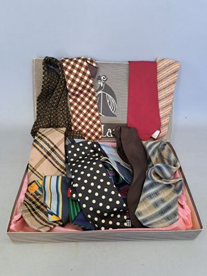 Lot de 14 cravates en soie, lainage et divers, diverses marq…