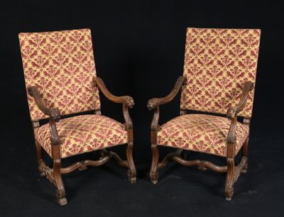 paire de fauteuils en chêne sculpté du XIXe siècle, avec accoudoirs rembourrés
