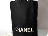 Sac à cordon Chanel en toile noire avec logo blanc