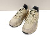chaussures New Balance pour homme, beiges et noires, à lacets