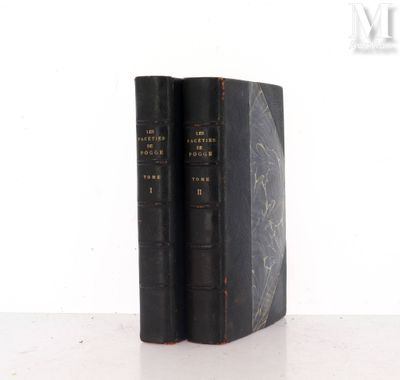 deux livres posés l'un à côté de l'autre sur une table blanche