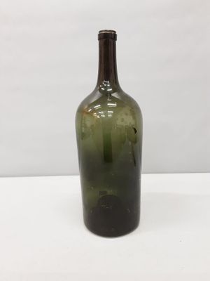 Grande bouteille ancienne en verre soufflé vert.
