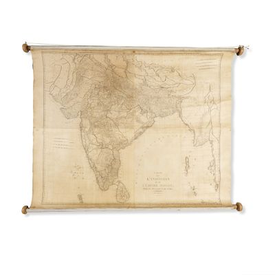 une vieille carte du monde accrochée au mur