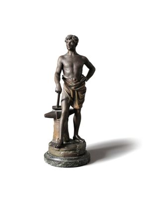 statue en bronze représentant un homme tenant un seau et un bec verseur
