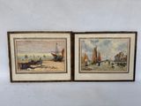 deux tableaux encadrés représentant des bateaux sur une plage et un bateau dans l'eau