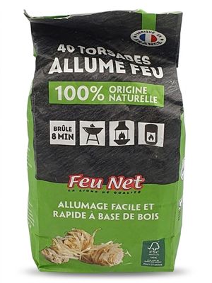 un sac de provisions posé sur une surface blanche