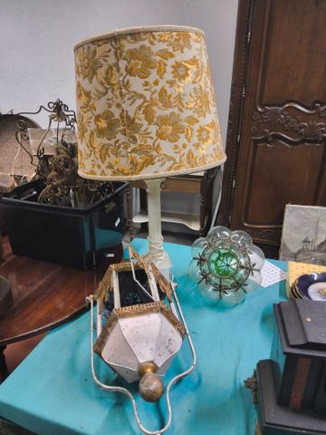 Lanterne, incomplète, suspension en vert et métal et pied de lamp...