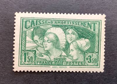 le timbre est vert et représente trois femmes