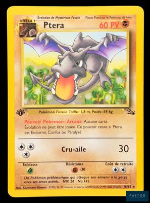 un gros plan d'une carte Pokémon sur laquelle figure un dragon