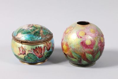 two vases sitting next to each other on a table