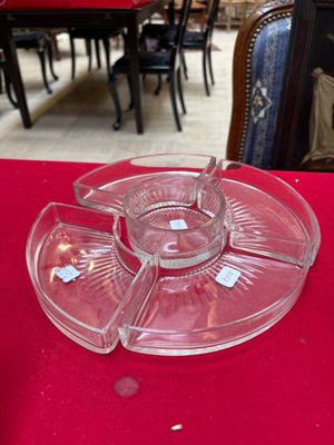 Plat serviteur en verre à décor de pointes de diamant. - Photo 1