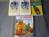 trois livres posés sur une table, avec la photo d'un homme à vélo