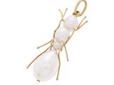 une image représentant un pendentif en forme d'insecte, en or et perles
