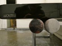 CASTELLI - Bureau modèle "LC" en bois laqué et piétement en … (photo 4)