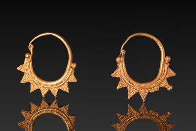 Paire Assortie DE Boucles D'Oreilles Byzantines EN Filigrane…